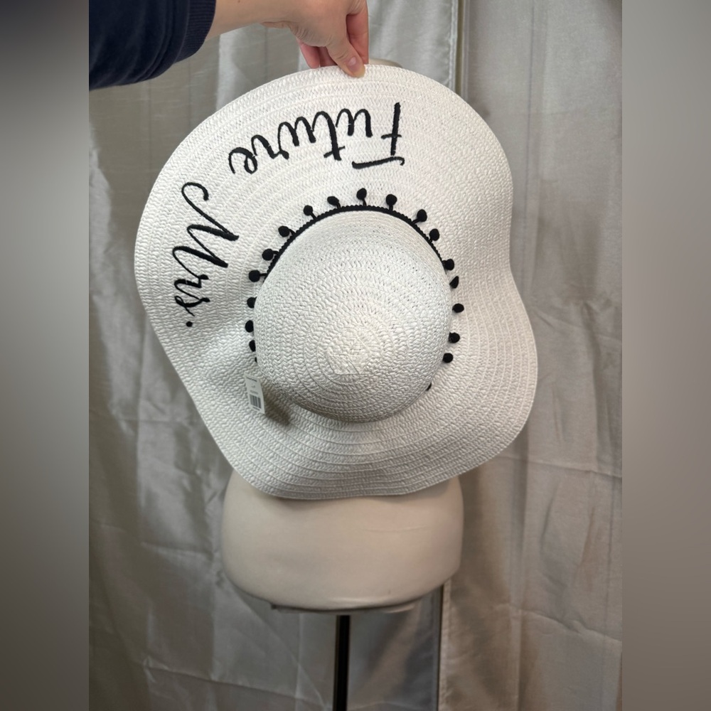 White 'Future Mrs.' Sun Hat - Picture 3 of 5